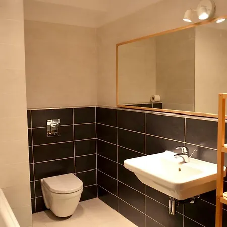 דירה Brand New Apartment. Parking Spot Included! ברטיסלאבה