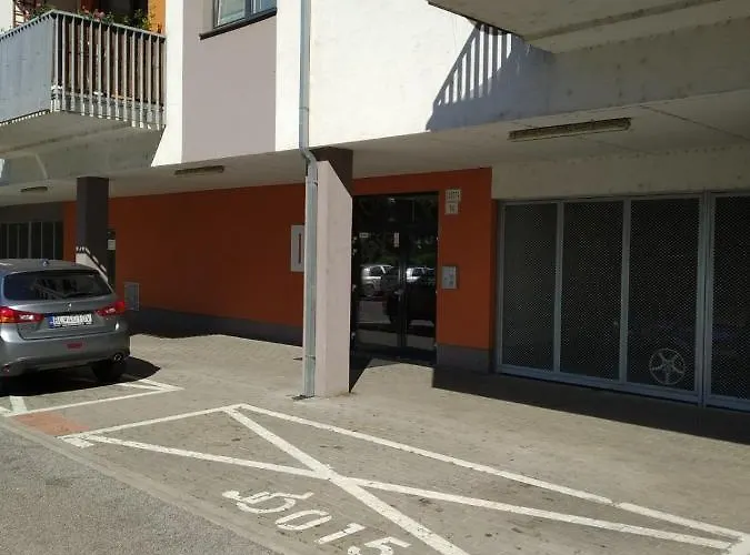 Brand New Apartment. Parking Spot Included! Daire *